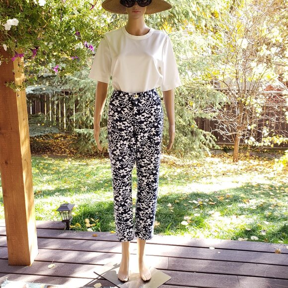 BANANA REPUBLIC, boyfriend cut blue and white floral jeans - Picture 6 of 8